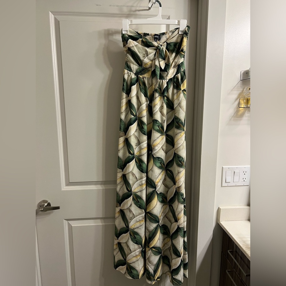 Aakaa Green and Cream Leaf Pattern Jumpsuit